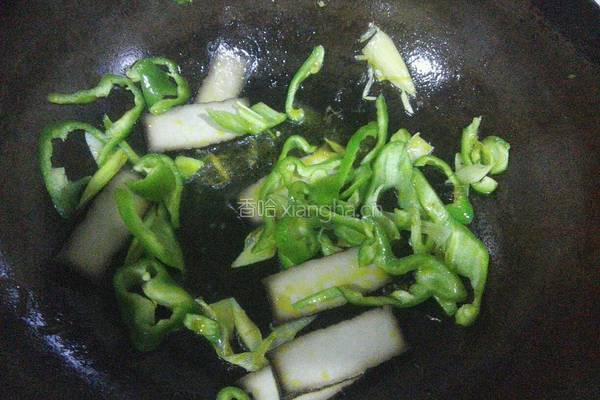 青椒豆腐干炒肉丝的做法图解7