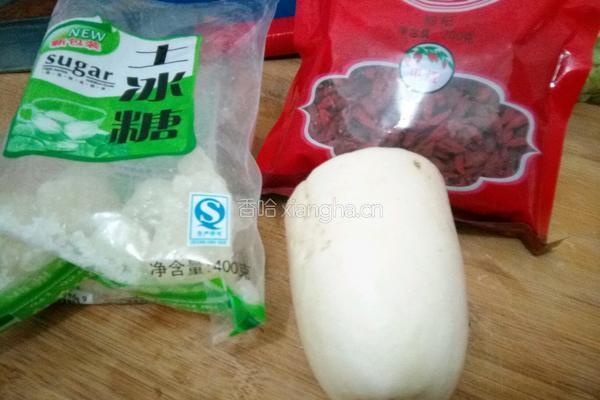 冰糖炖萝卜的做法图解1