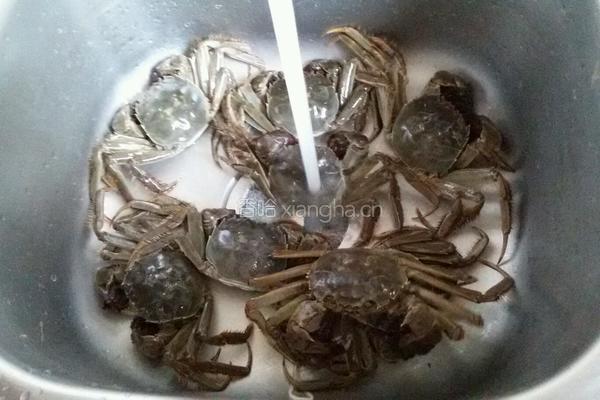 清蒸小螃蟹的做法图解1