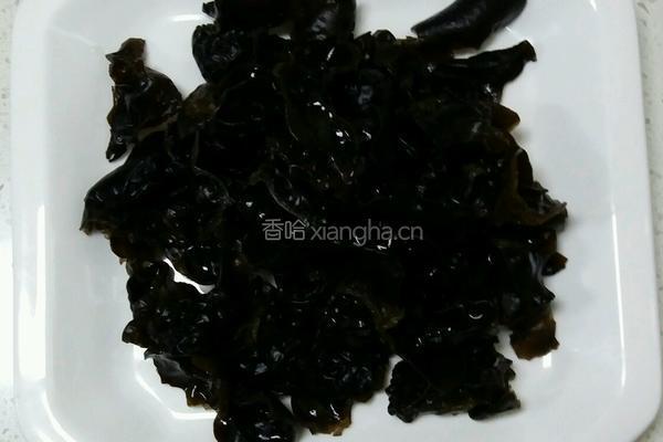 木耳炒油条的做法图解1