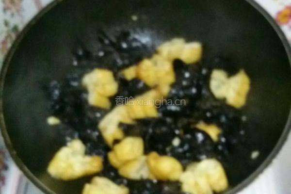 木耳炒油条的做法图解4