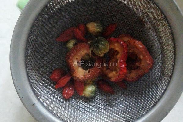 山楂菊花茶的做法图解3
