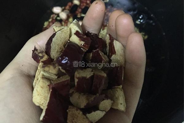 杂粮粥的做法图解2