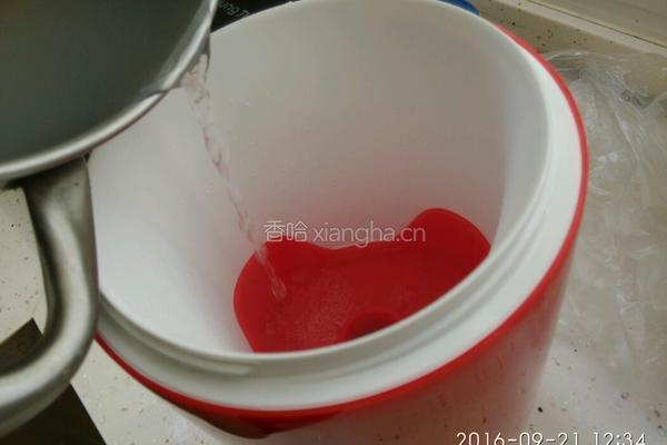 自制草莓酸奶（ EasiYo酸奶机）的做法图解8