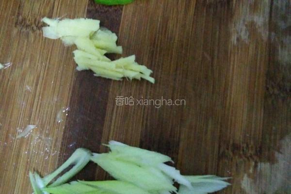 双丝炒洋葱的做法图解3