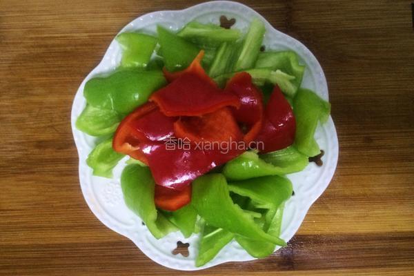 腊肠尖椒炒鸡蛋的做法图解1