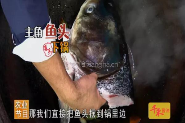 CCTV7食尚大转盘《鱼头泡饼》的做法图解3