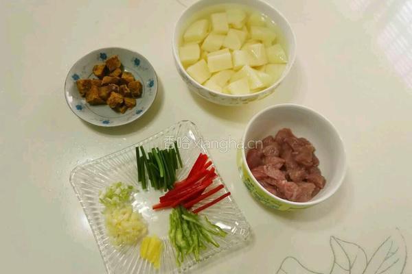 咖喱土豆肉丁的做法图解1