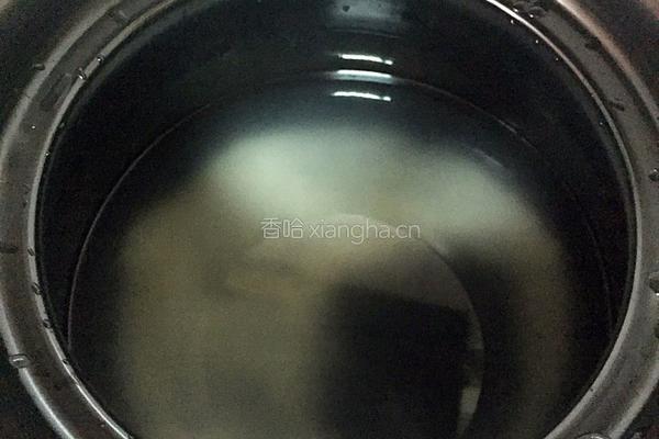 皮蛋瘦肉粥的做法图解3