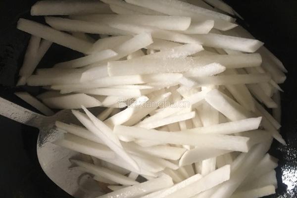 萝卜淡菜汤的做法图解5