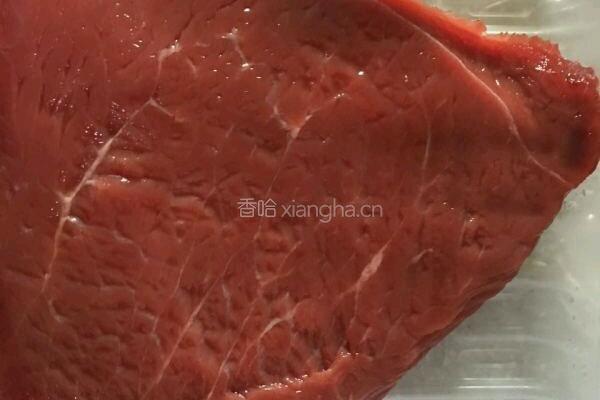 核桃油煎黑胡椒牛肉饼的做法图解1