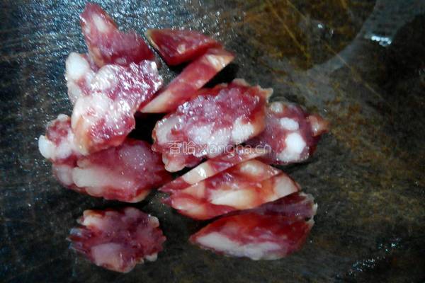 腊肠炒苦瓜的做法图解3