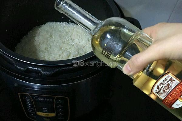 核桃油煮米饭的做法图解1