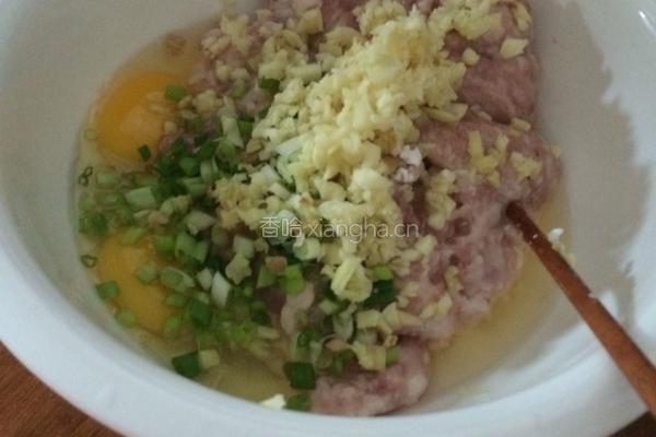 猪肉饺子的做法图解3