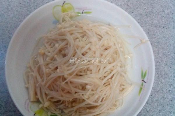 蒜香金针菇秋葵的做法图解6