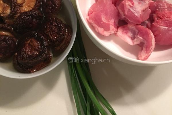 冬菇蒸排骨的做法图解1