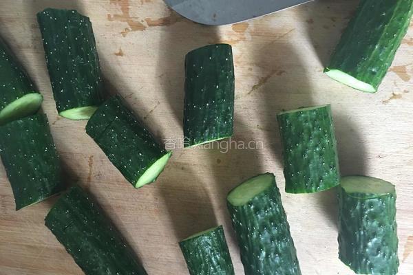 白粥必配黄瓜条咸菜的做法图解3