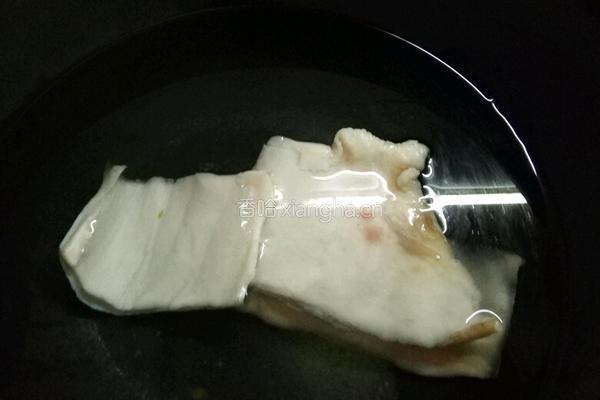 木耳炒猪皮的做法图解2