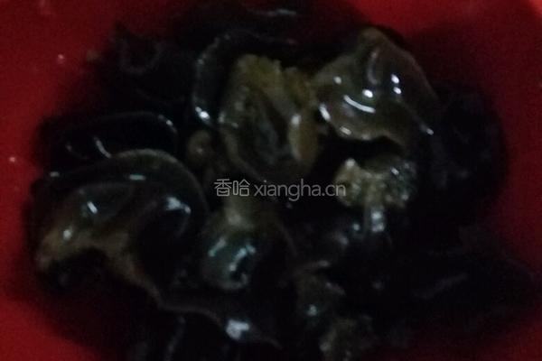 木耳炒猪皮的做法图解4