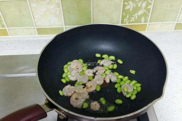 丝瓜炒虾仁的做法图解2