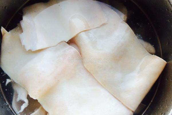 水晶肉皮冻的做法图解1