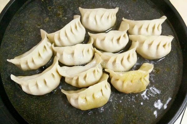 电饼铛煎饺的做法图解5