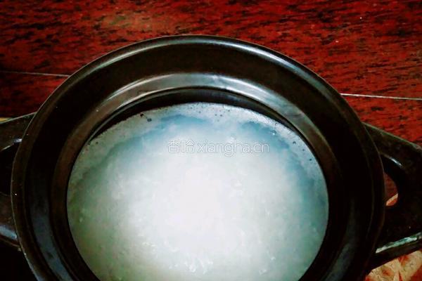 海鲜沙锅粥的做法图解1