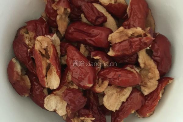 红枣银耳莲子羹的做法图解5