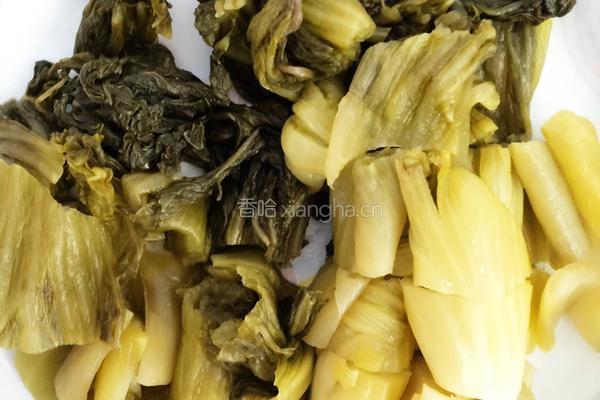 酸菜苦瓜炖排骨的做法图解2