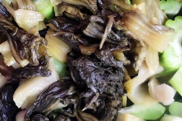 酸菜苦瓜炖排骨的做法图解5