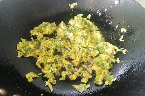 香菜炒鸡蛋的做法图解8
