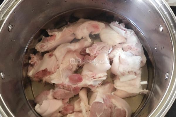 花生黄豆猪脚汤的做法图解4