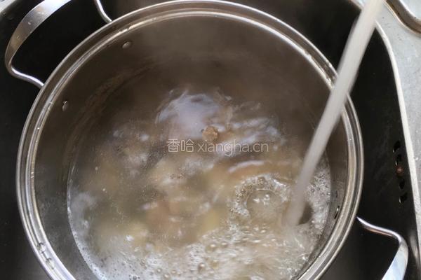 花生黄豆猪脚汤的做法图解5