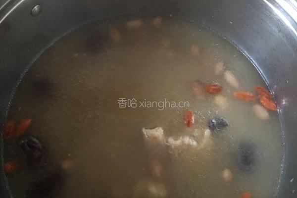 花生黄豆猪脚汤的做法图解7