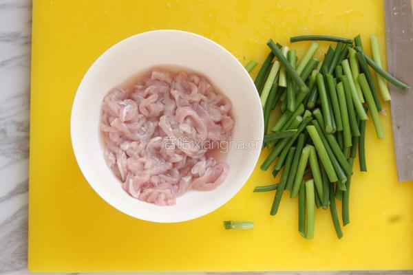 蒜薹炒肉丝的做法图解1