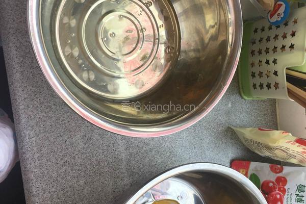 抹茶蔓越梅戚风8寸的做法图解2