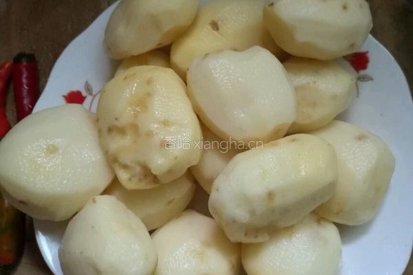 双椒锅巴土豆的做法图解1