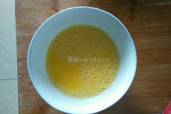 青椒炒鸡蛋木耳紫圆葱的做法图解2