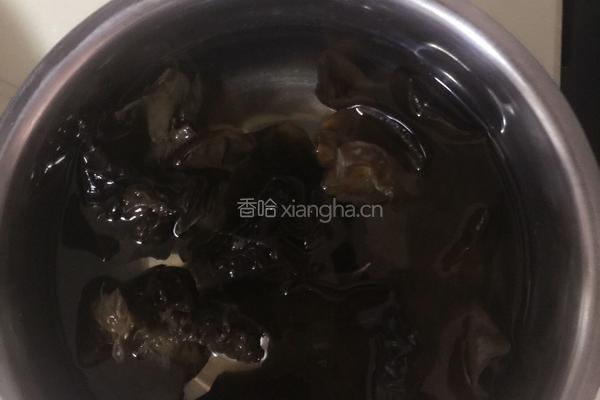 猪蹄木耳汤的做法图解1
