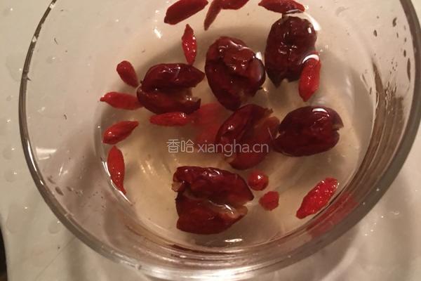 乌鸡海底椰汤的做法图解2