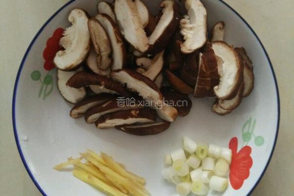 香菇炒青菜的做法图解1