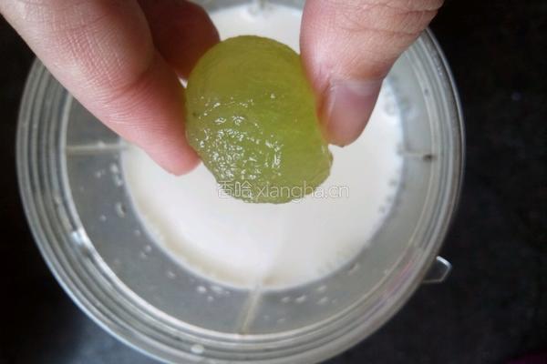 葡萄奶昔的做法图解5