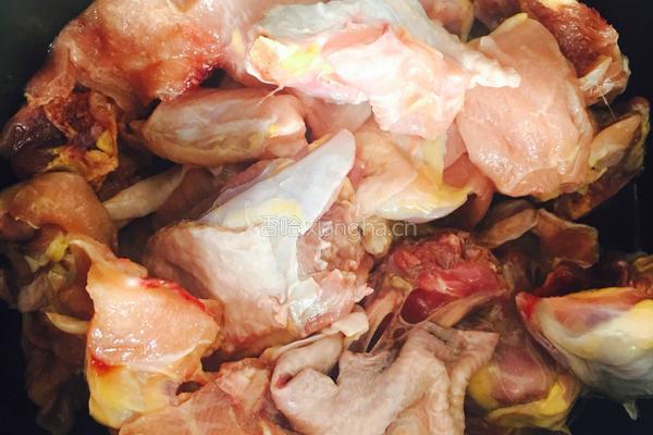 简易版鸡肉炖土豆～的做法图解1