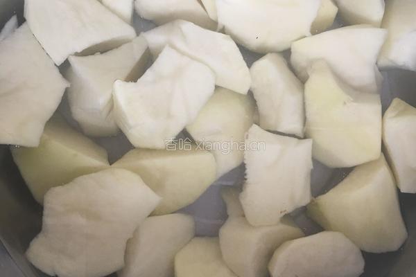 简易版鸡肉炖土豆～的做法图解2