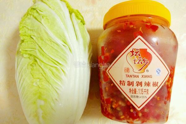 剁辣椒烩大白菜的做法图解1