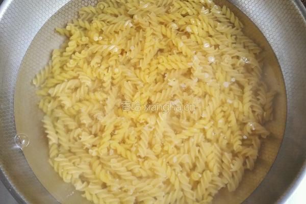 杂蔬牛肉意面的做法图解2