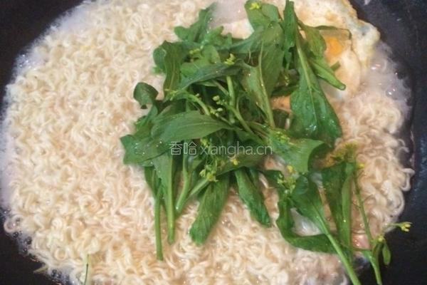 鸡蛋瘦肉面的做法图解2