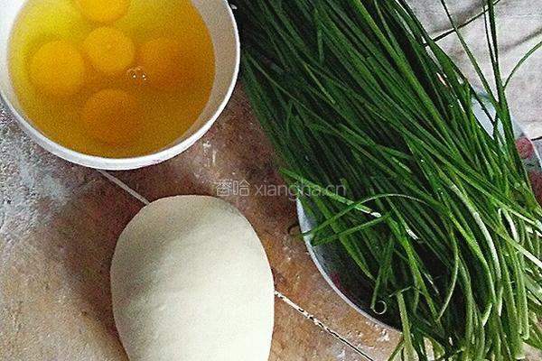 韭菜鸡蛋饺子（生的）的做法图解1