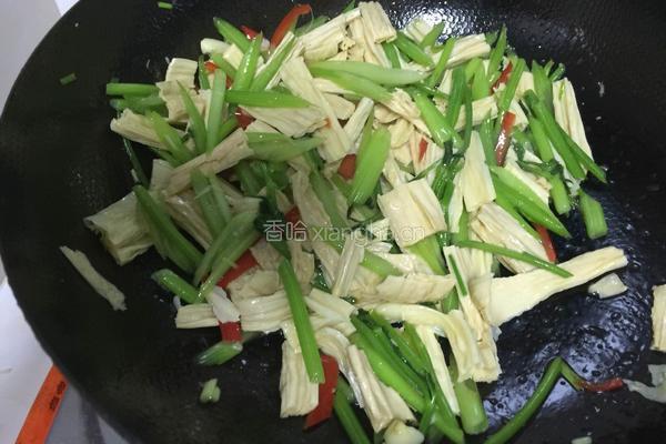 芹菜炒腐竹的做法图解6