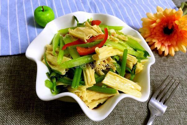芹菜炒腐竹的做法图解7